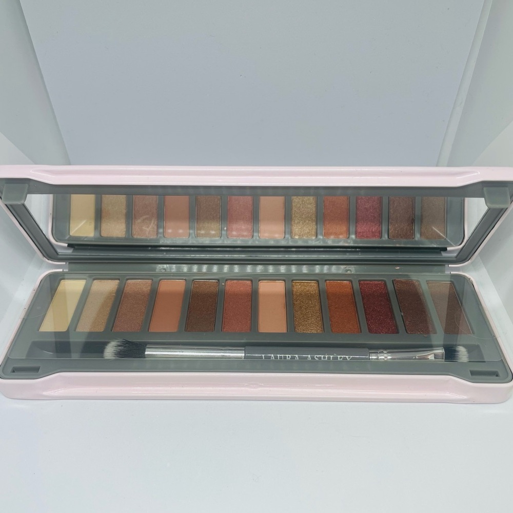 Laura Ashley - 12 Shade Eyeshadow Pallet